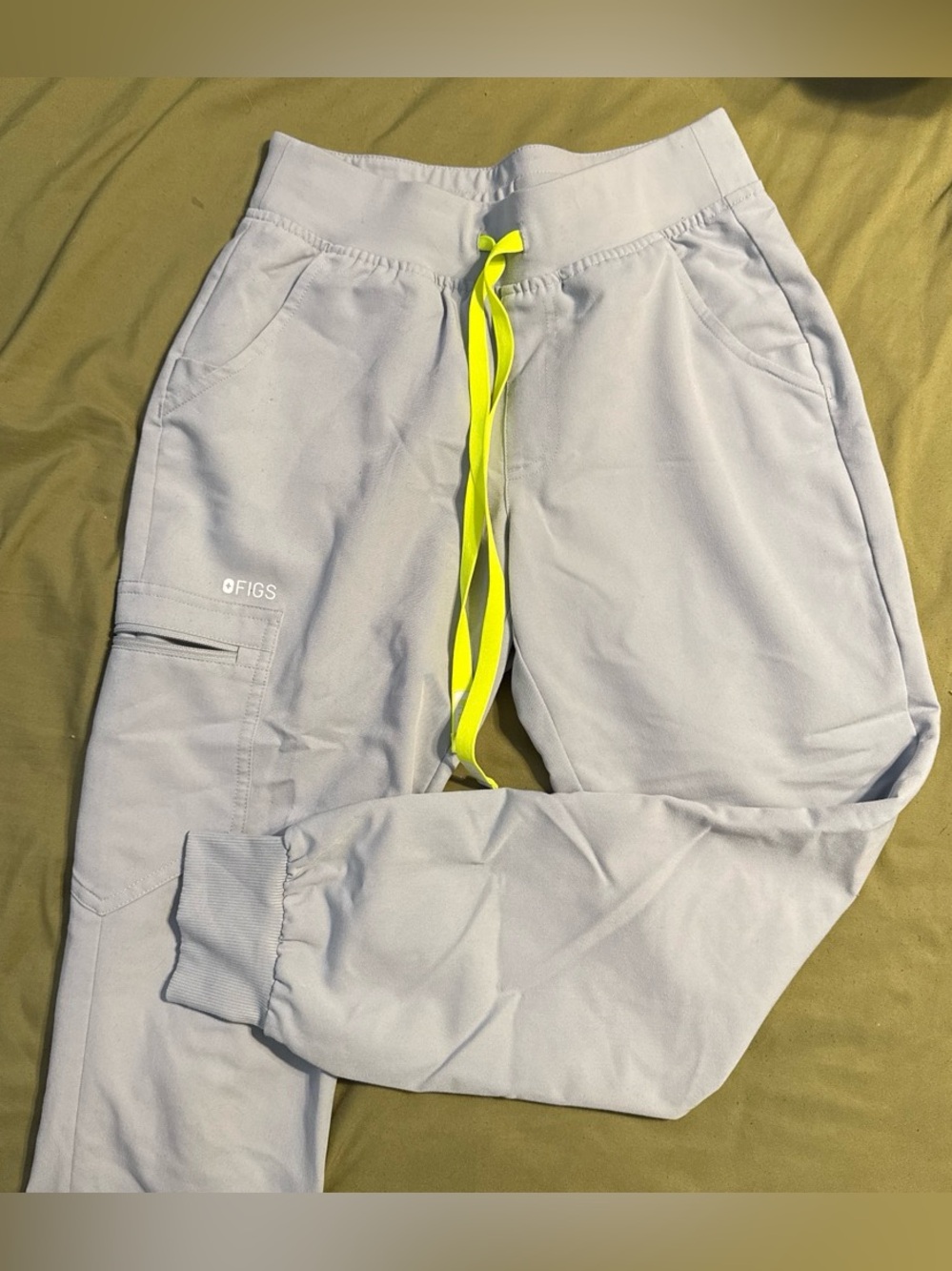 FIGS Women’s Light Gray Joggers with Neon Yellow Drawstring